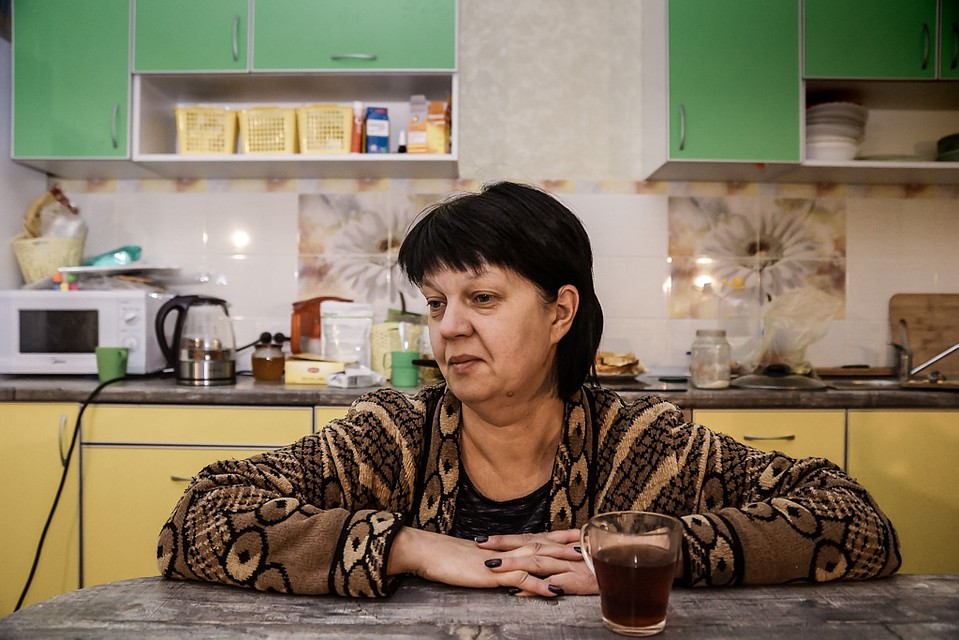 Наталья Кажаева чуть ли не каждый месяц ездит в газовую службу, чтобы ее дети перестали мерзнуть Фото: Светлана МАКОВЕЕВА