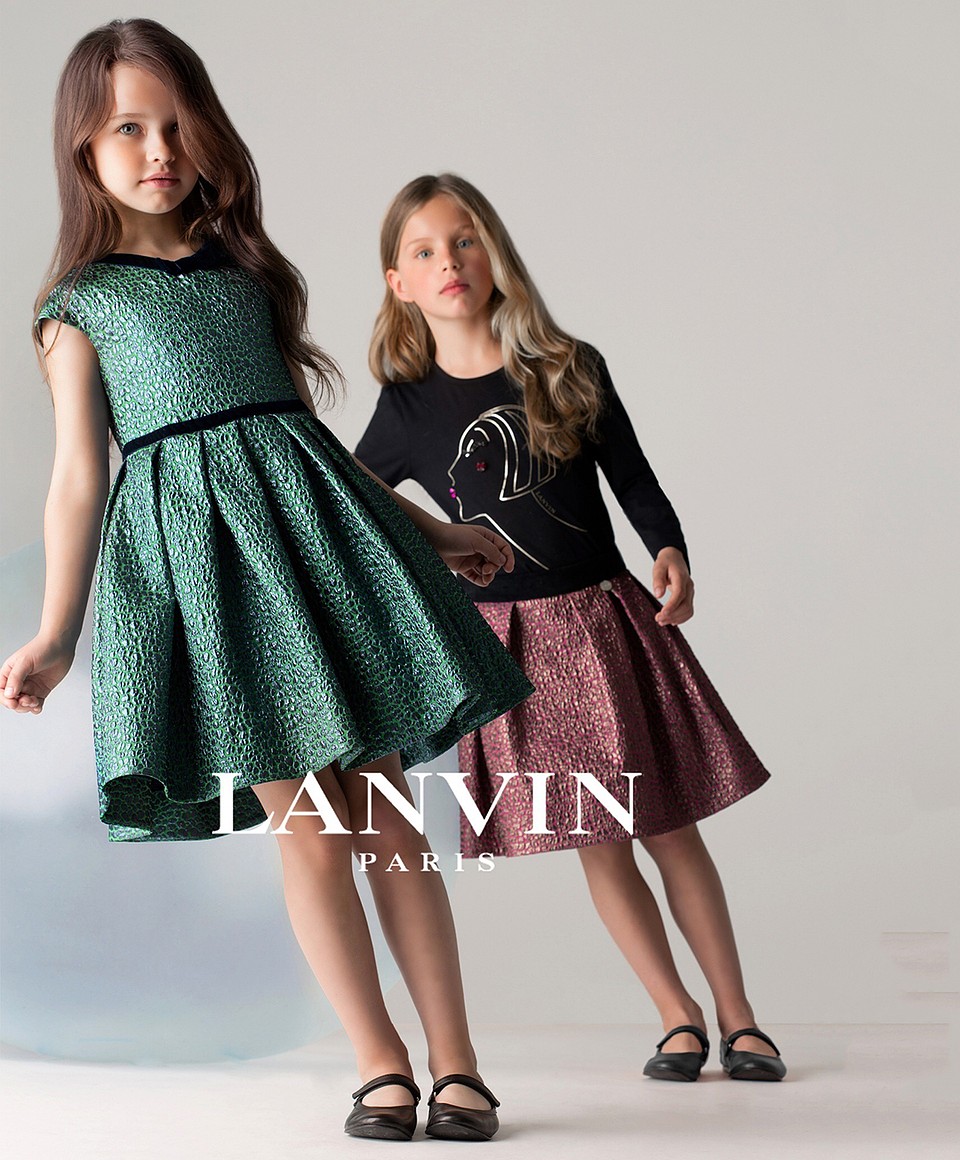 Для рекламы чаще выбирают блондинок, но для съемок бренда Lanvin пригласили девочку с темными волосами - Диану Веденееву (на переднем плане). Фото: личный архив