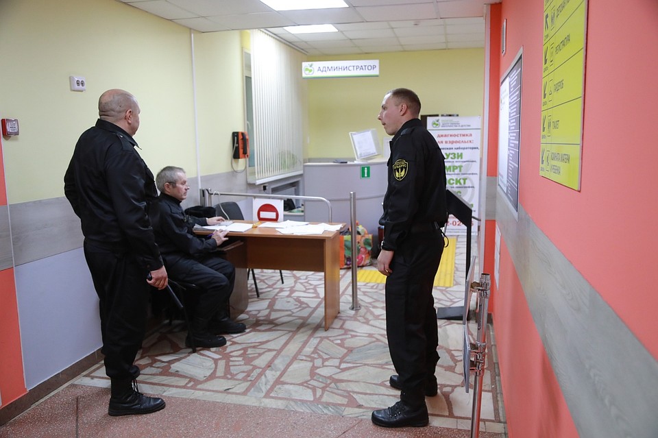 После инцидента охрану усилили Фото: Мария ЛЕНЦ