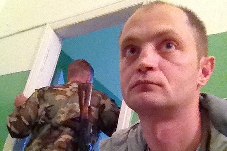 2014 год, журналист "Комсомольской правды" Александр Коц после общения с украинскими пограничниками, которые сняли его с поезда. Фото: Александр КОЦ