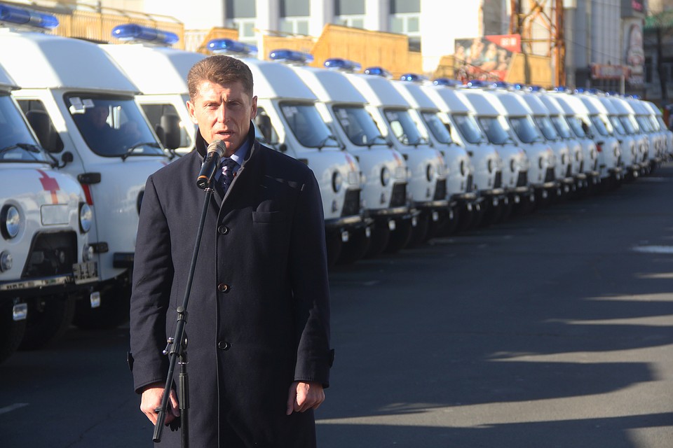 Перед церемонией передачи ключей Олег Кожемяко выступил с поздравительной речью Фото: Александр ВАСИЛЬЕВ