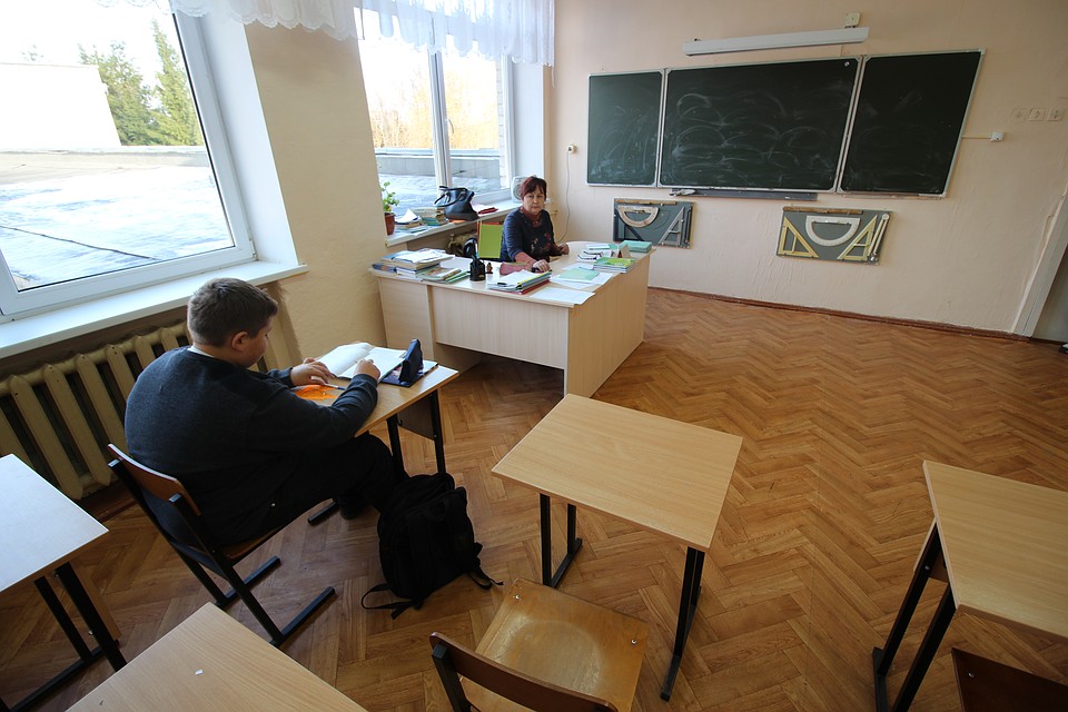 Урок математики с единственным учеником. Фото: Иван МАРКОВ