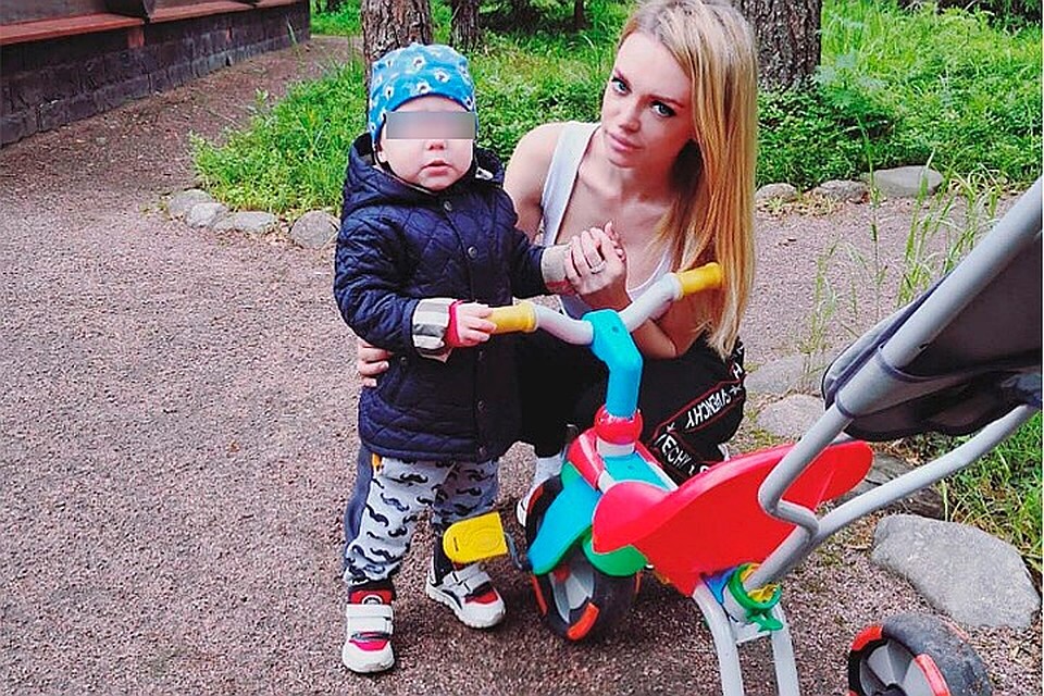 Милана борется за то, чтобы Артемий жил с ней. При этом на встречи с ребенком ходит через раз.