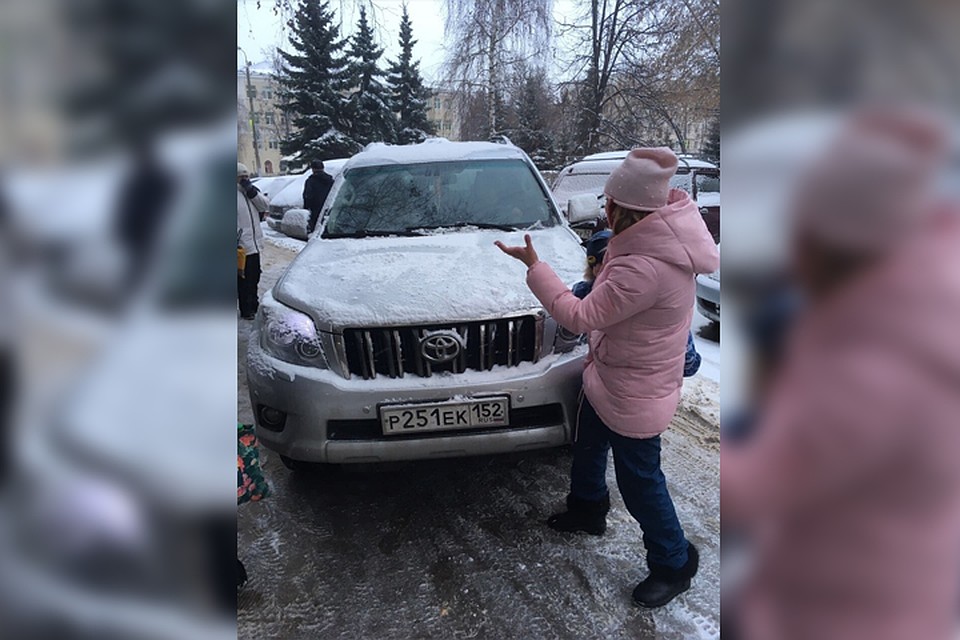 Напавшую не смутил даже 7-месячный ребенок на руках у молодой мамы. Фото: СОЦСЕТИ