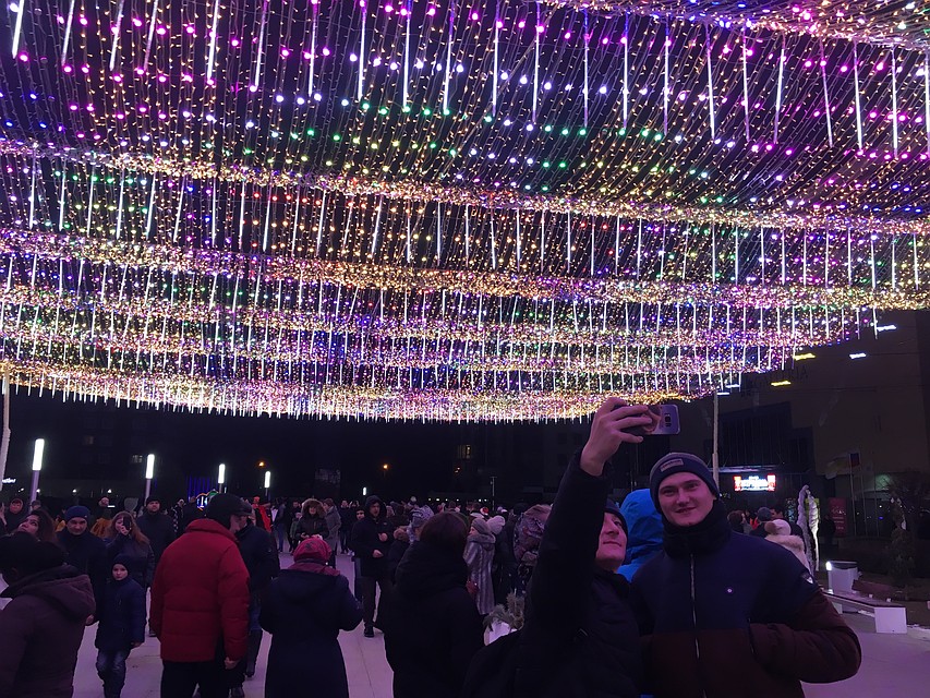 Новогоднее селфи под "звёздным небом" Фото: Анна ИВЕРШИНЬ