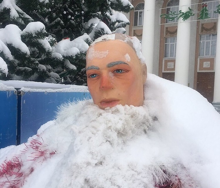 А без бороды Дед Мороз еще страшнее. Фото: соцсети