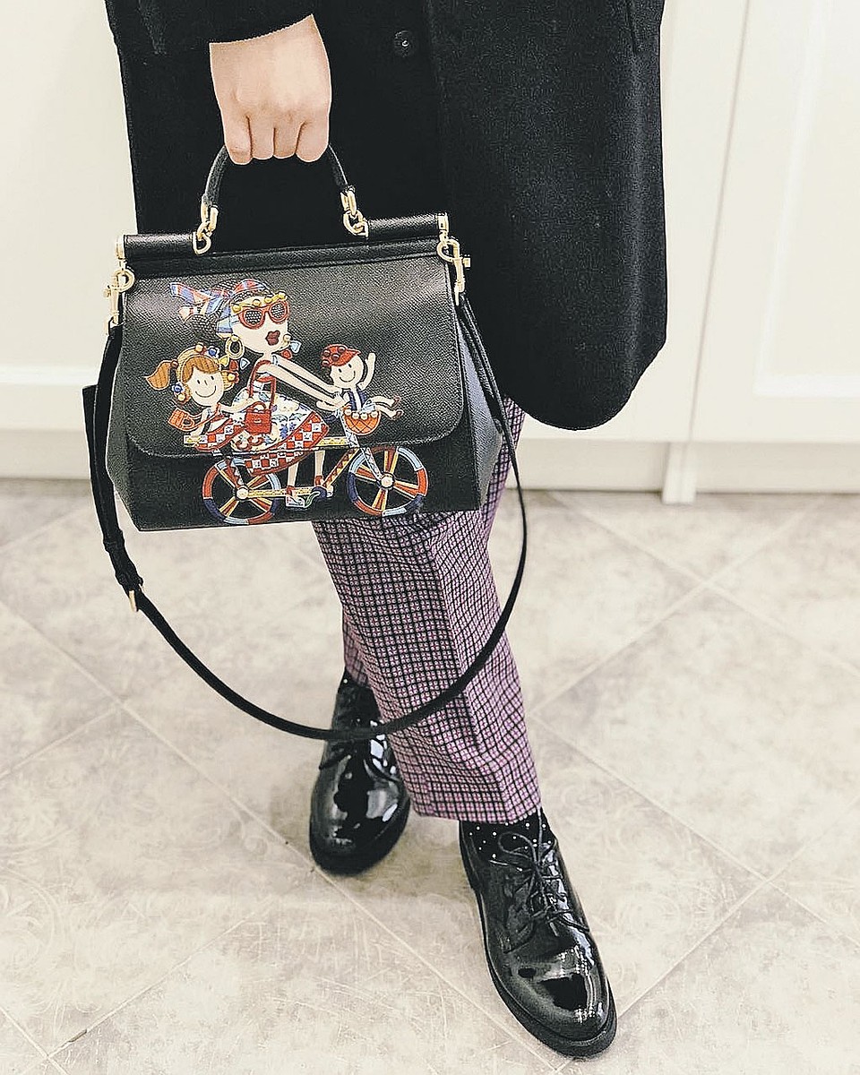 Сумка из телячьей кожи от Dolce&Gabbana. Цена - 150 тысяч рублей. Фото: instagram.com