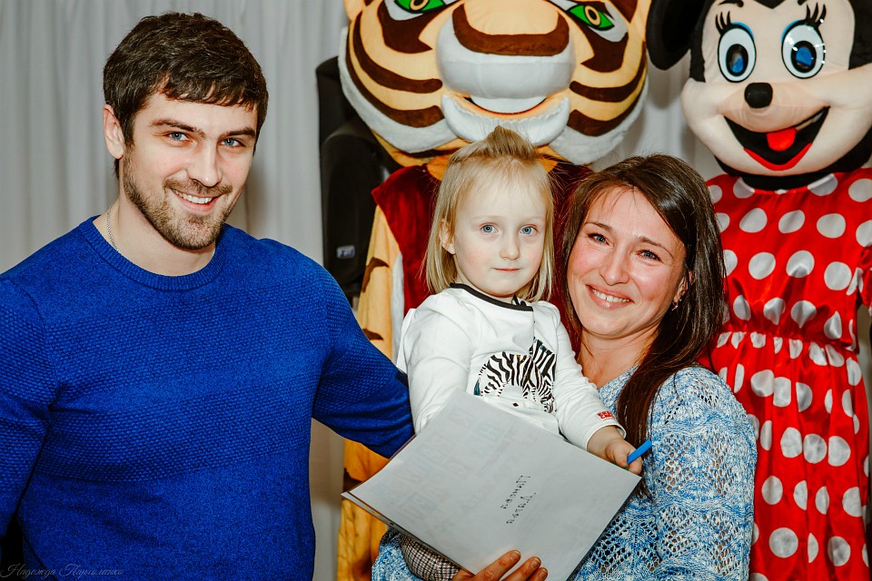 Самой взрослой победительнице нашего забега Дарье Пановой 2 года и 9 месяцев. Фото: Надежда Пархоменко.