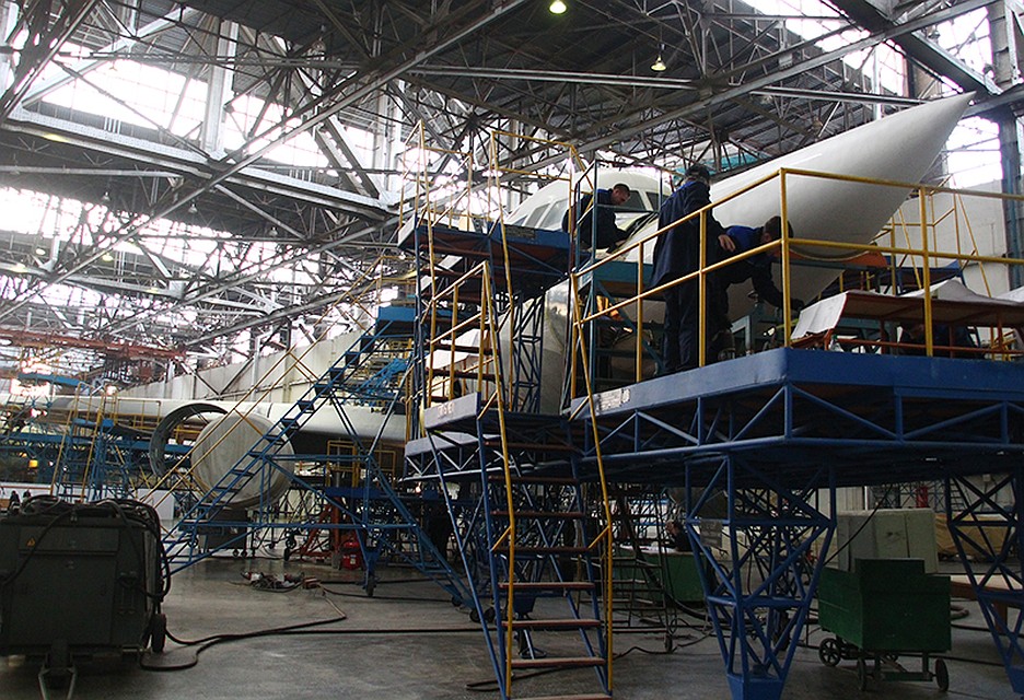 По поручению Верховного Главнокомандующего на Казанском авиазаводе возобновлено производство глубоко модернизированного самолёта Ту-160М Фото: Владимир ДЕМЧЕНКО