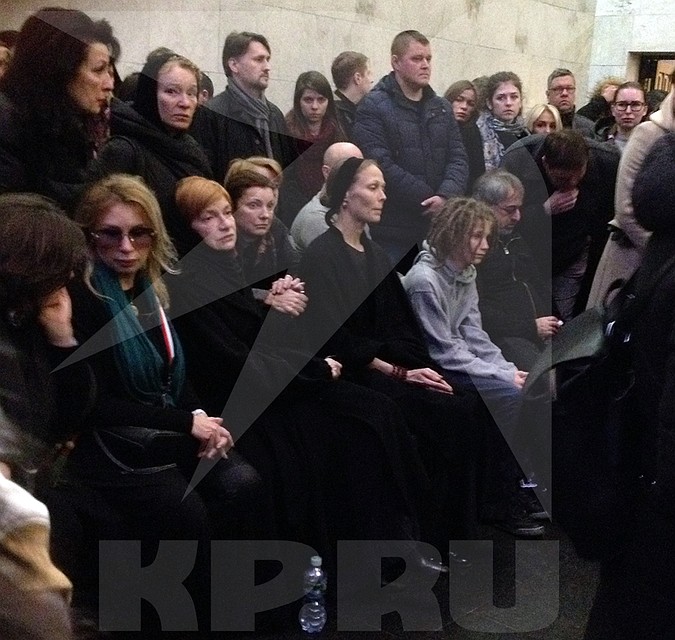 В ходе церемонии прощания с Децлом Толмацкий-старший сидел рядом с мальчиком Фото: Николай ГЕРАСИМОВ