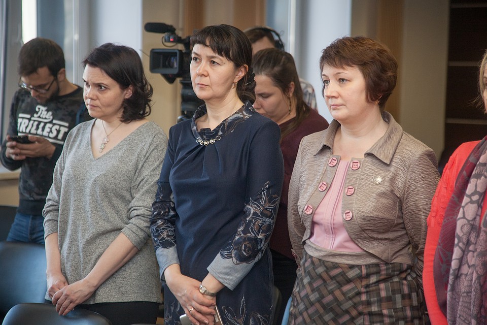 Учительница Наталия Шагулина и родители учеников просили оставить приговор без изменений. Фото: Николай ОБЕРЕМЧЕНКО