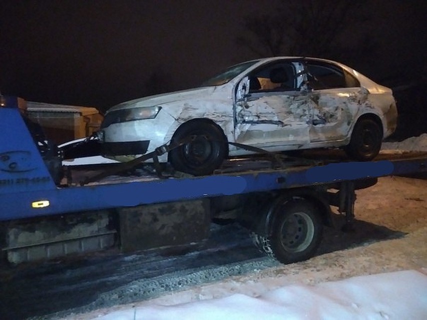 В гонке пострадали несколько автомобилей, вы том числе иномарка гонщика. Фото: Паблик "Подслушано автомобилистов| Владимир" Вконтакте
