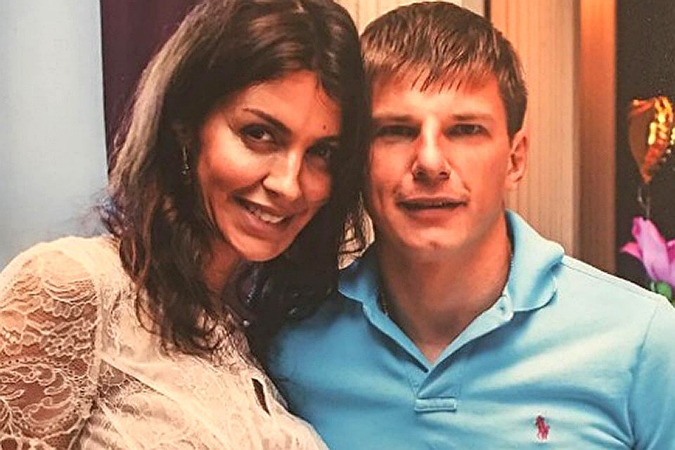 Алиса активно вела Инстаграм и часто публиковала фото в объятиях мужа. Фото: Личная страничка героя публикации в соцсети