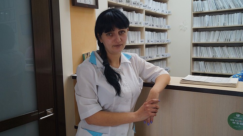 Кира Лысенко - мама пятиклассницы, которая попала на больничную койку из-за удара Олега Р. Фото: Анна ПЛЕТНЕВА