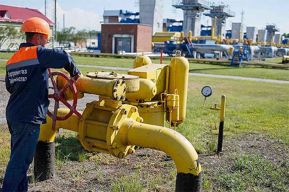 Перекачка российского газа в Европу остается одной из последних отраслей украинской экономики, которая приносит стабильные крупные доходы. Фото: REUTERS