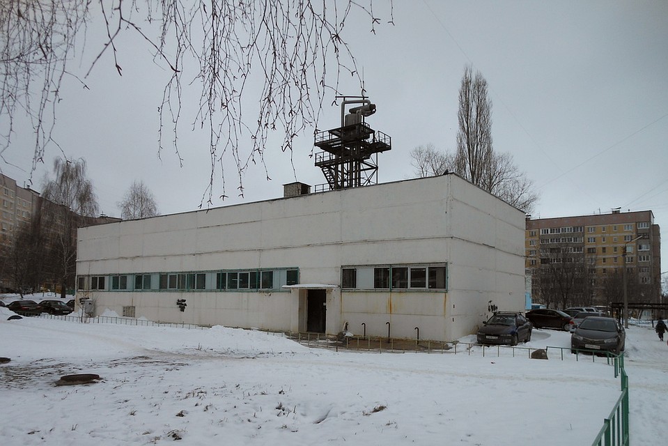 Центральный тепловой пункт находится совсем рядом с проблемными домами, но жильцов долгое время уверяли, что подключиться к нему не получится.