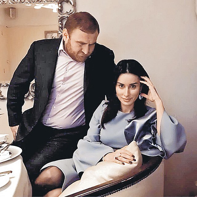 Молодой сенатор Рауф любил приглашать к себе знаменитостей. Фото: instagram.com