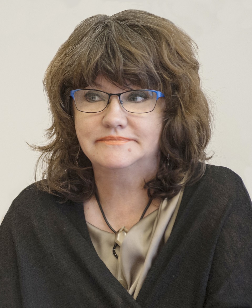 Елена Буняшина: Я думаю, что в наше стремительное время, в век технического прогресса, для каждого из нас должно существовать место, где царит искренность и доверие. Фото Сергея ГАЗЕТОВА.