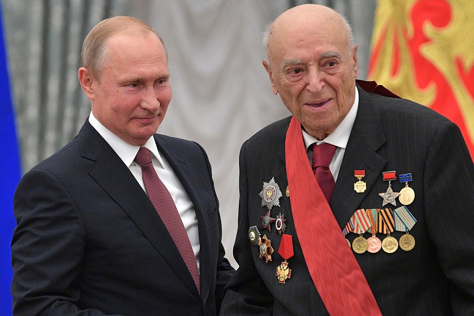 Владимир Этуш на вручении наград в Кремле, 2018 год. Фото: GLOBAL LOOK PRESS