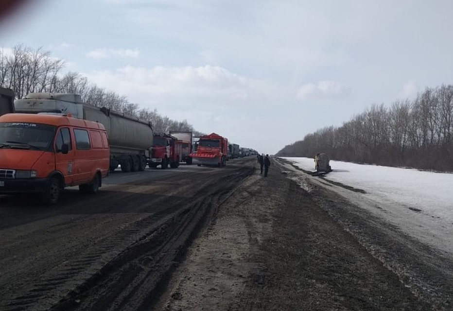 После удара КамАЗ перевернулся Фото: ГУ МЧС России по Курской области.