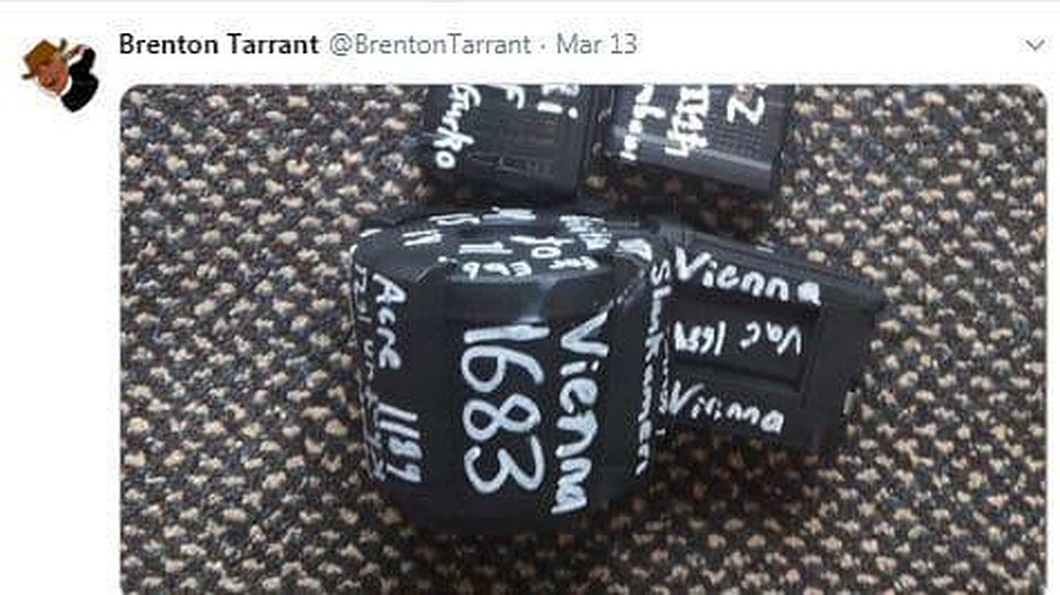 Фото из твиттера одного из стрелков. Свои боеприпасы и оружие нападавшие подписали. Вена 1683 - это год сражения под Веной, положившего конец продвижению Османской империи в Европе.