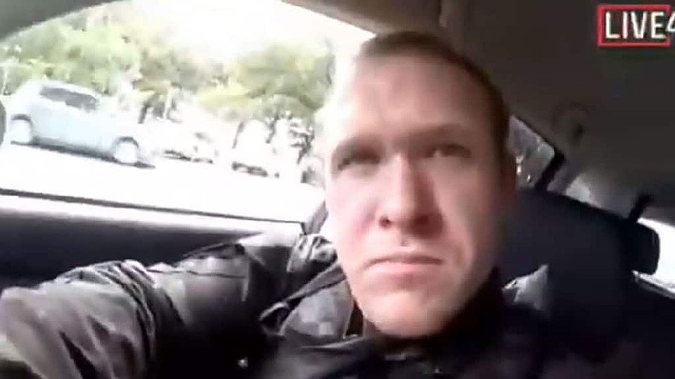 Парень, по словам студентов, говорил о стрелке из Новой Зеландии Фото: скрин с видео