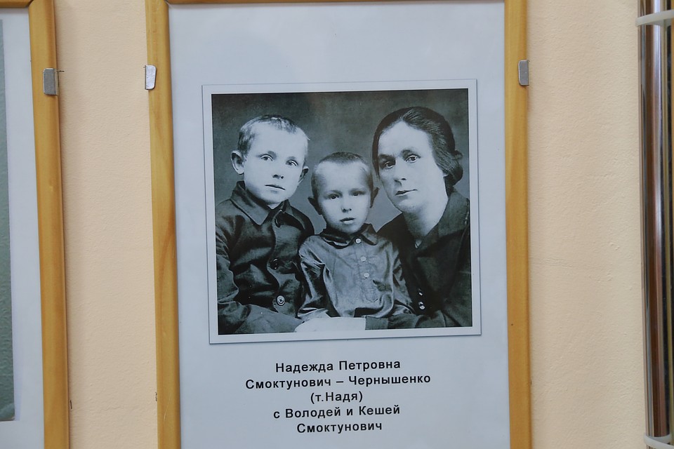 Кеша с братом и тетей Надей, которая его вырастила. Фото: Мария ЛЕНЦ