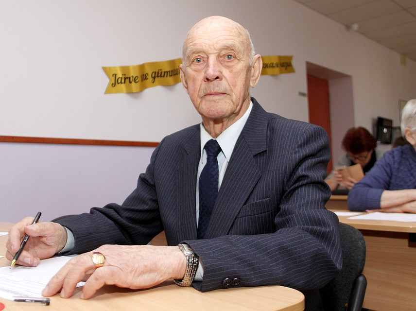 Бывший директор завода минерлаьных удобрений, 88-летнрий Станислав Петрович Баснев.