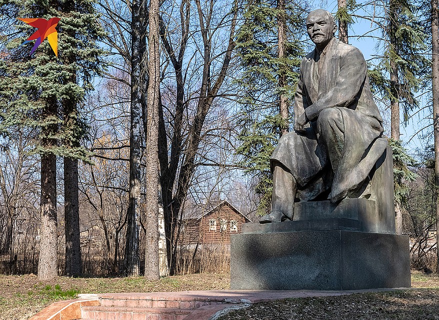 Памятник Ленину в "Горках". Фото: Михаил ФРОЛОВ