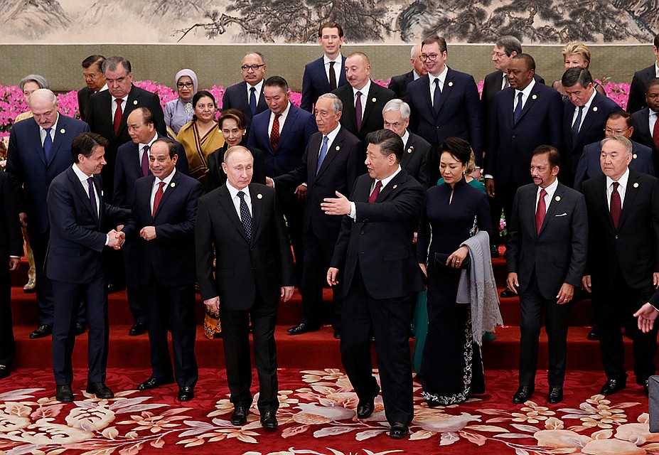 На полях форума состоялось множество встреч Фото: REUTERS