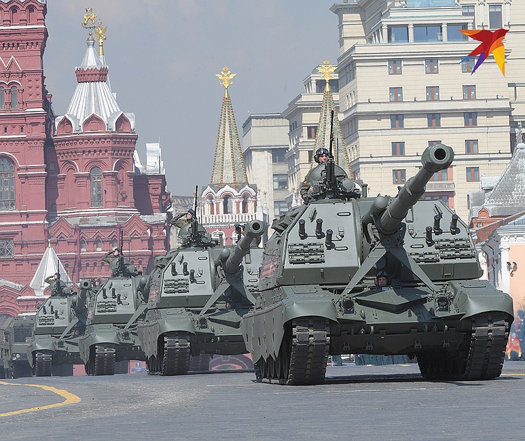 Самоходные артиллерийские установки "Мста-С". Фото: Михаил ФРОЛОВ