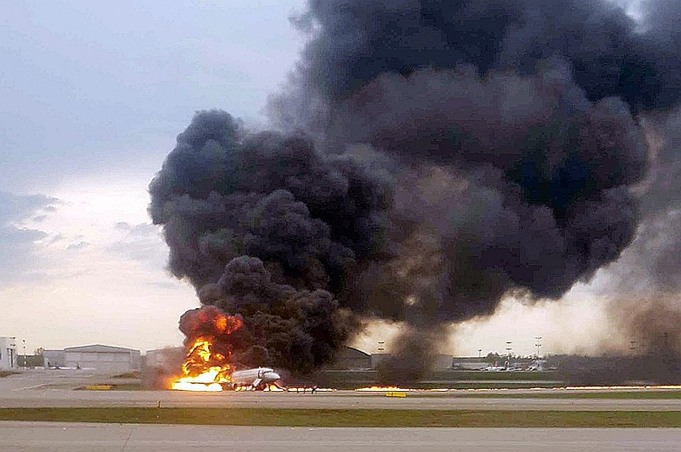 Sukhoi Superjet-100 сгорел после аварийной посадки в аэропорту "Шереметьево" Фото: REUTERS