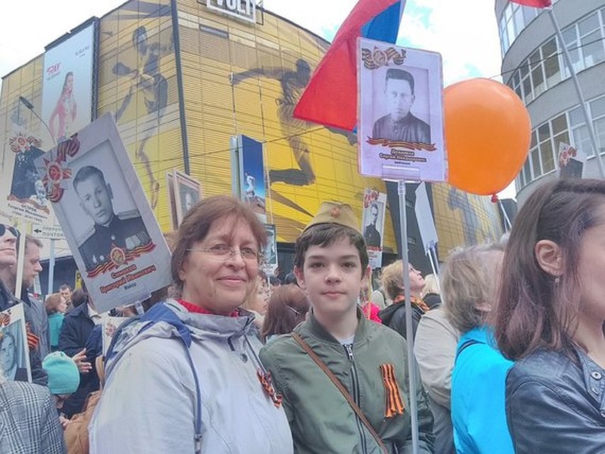 Татьяна Антипина пришла на акцию вместе с внуком. Фото: Маргарита Махонина