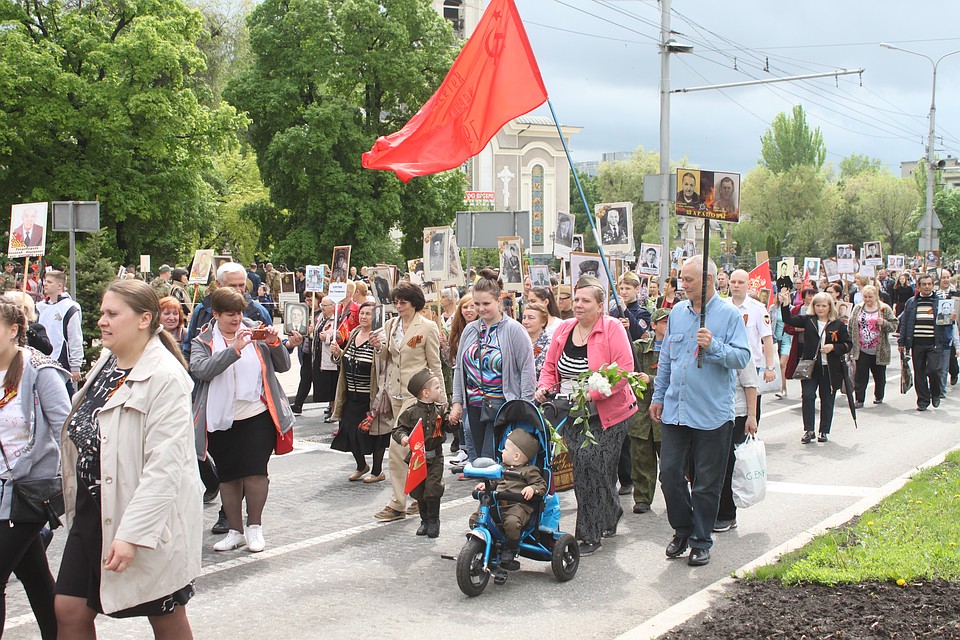 Бессмертный полк в Донецке 2019 собрал десятки тысяч людей Фото: Никита МАКАРЕНКОВ, Павел ХАНАРИН