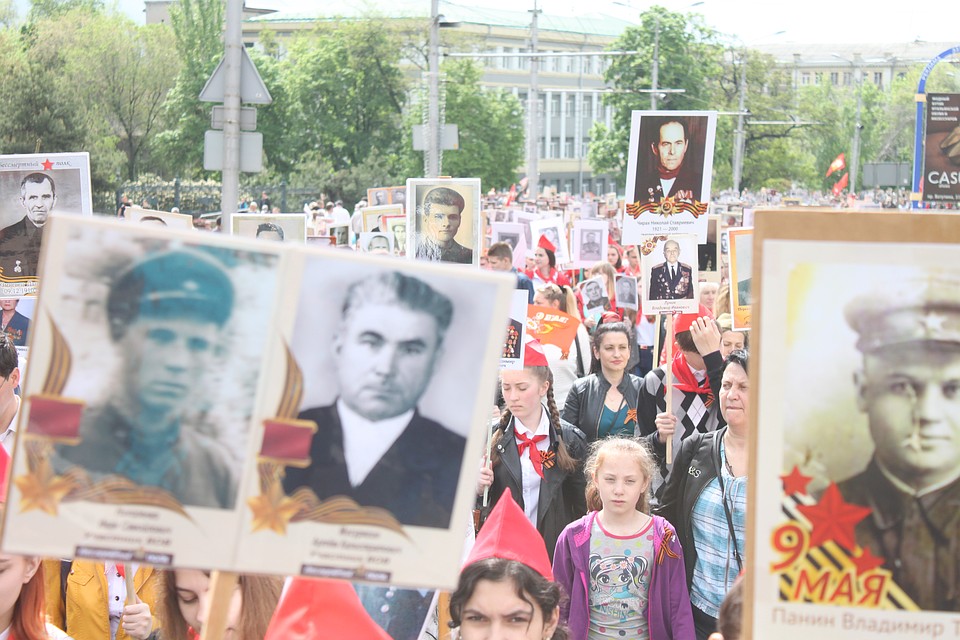 Бессмертный полк в Донецке 2019 собрал десятки тысяч людей Фото: Никита МАКАРЕНКОВ, Павел ХАНАРИН