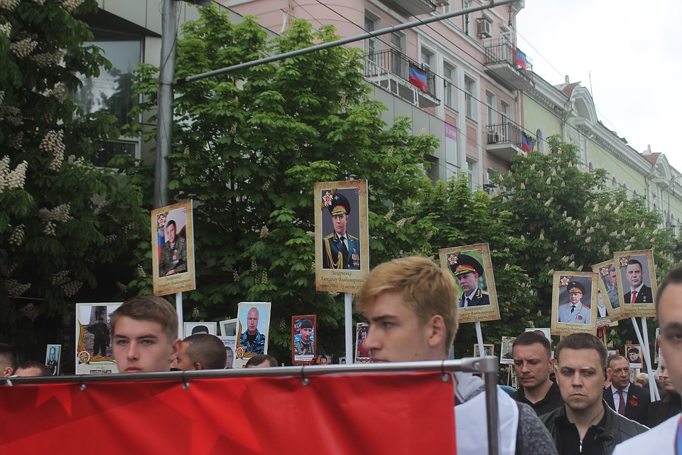 Бессмертный полк в Донецке 2019 собрал десятки тысяч людей Фото: Никита МАКАРЕНКОВ, Павел ХАНАРИН