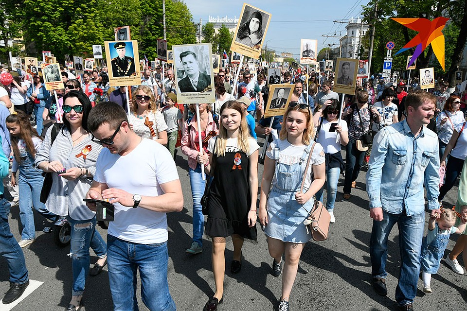 Тульская молодежь в рядах Бессмертного полка Фото: Алексей ФОКИН