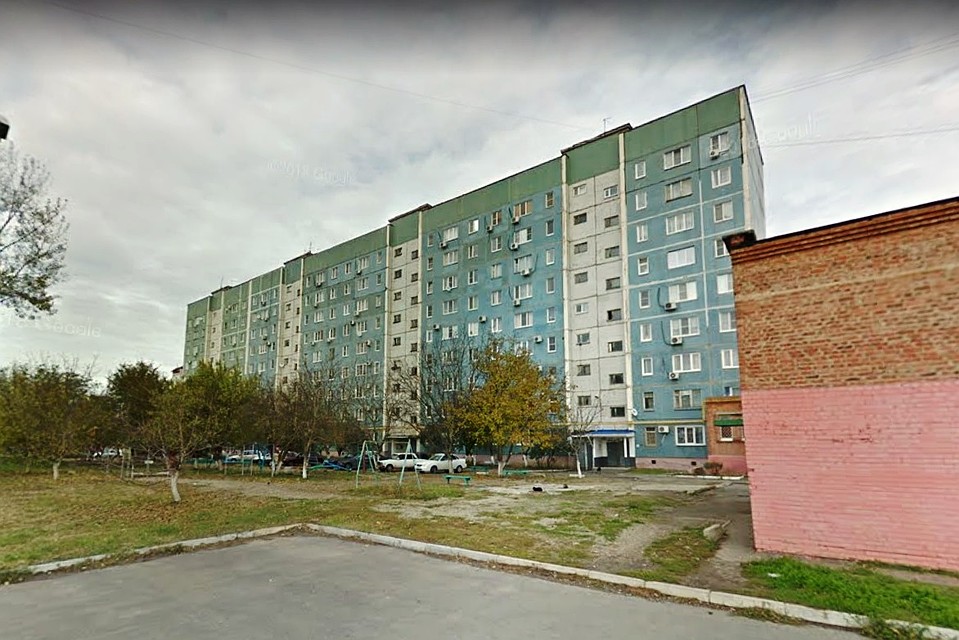 В одном из подъездов, где живут двое ветеранов, лифт все же включили, а Иван Ивановичу отказали.