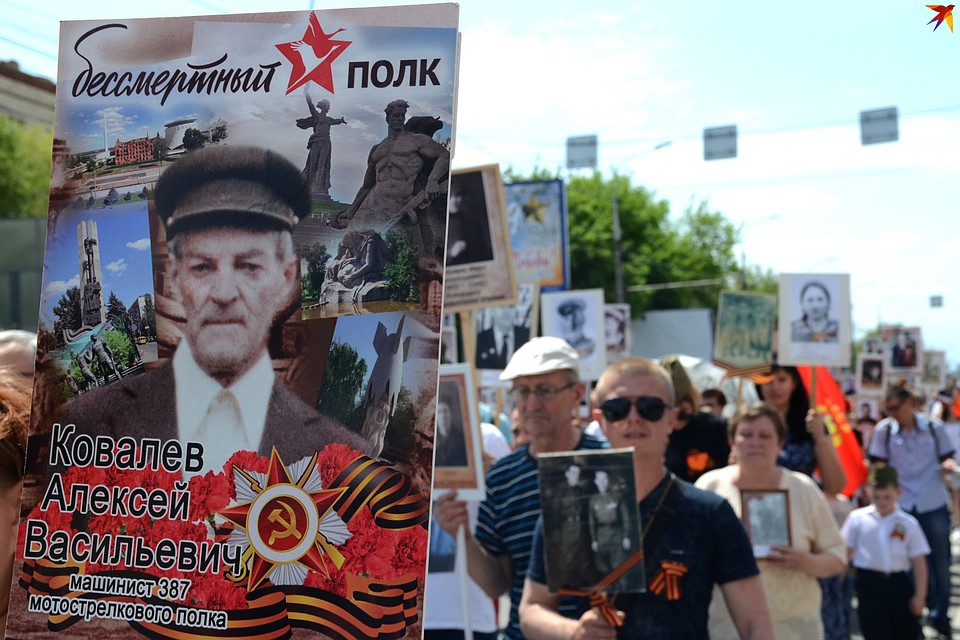 В Волгограде в шествии участвовало 65 тысяч человек. Фото: Геннадий БИСЕНОВ