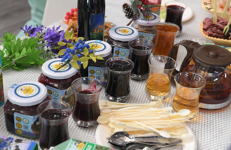 Ямальцы представили на выставке продукты из оленины, рыбы и дикоросов. Фото предоставлено пресс-службой правительства ЯНАО.