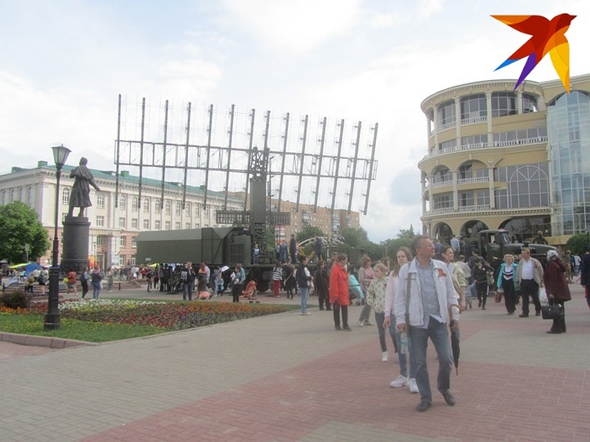 Куряне гуляют по городу Фото: Светлана ВОЛКОВА