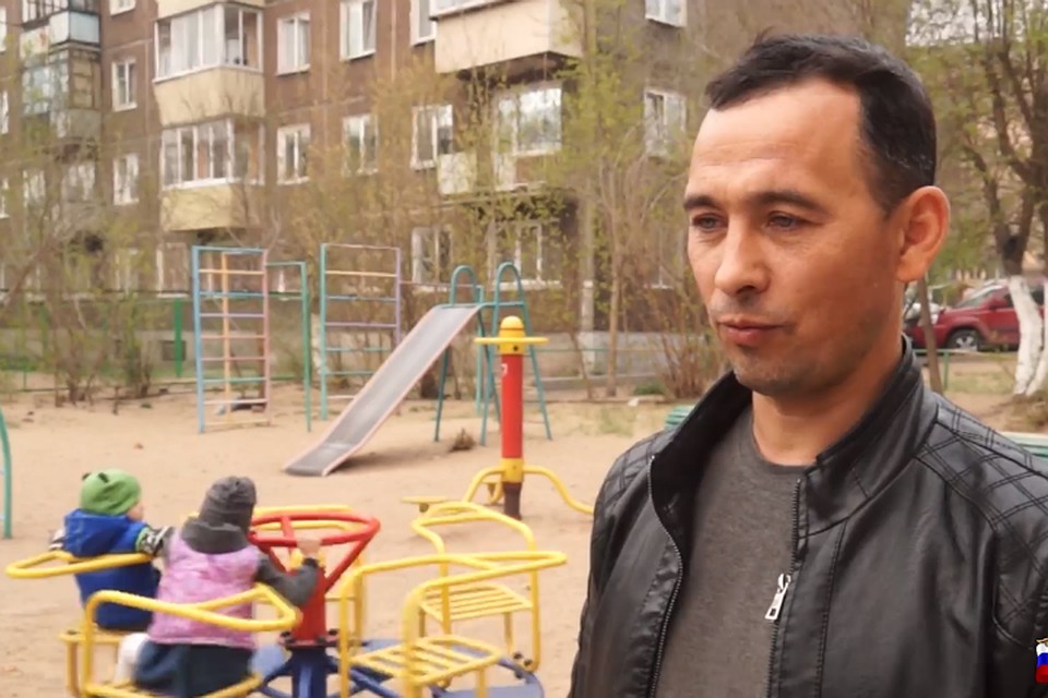 Отец мальчика Альберт Васильченко: "Спасибо, что спасли моего сына". Фото: ГУ МВД России по Бурятии.