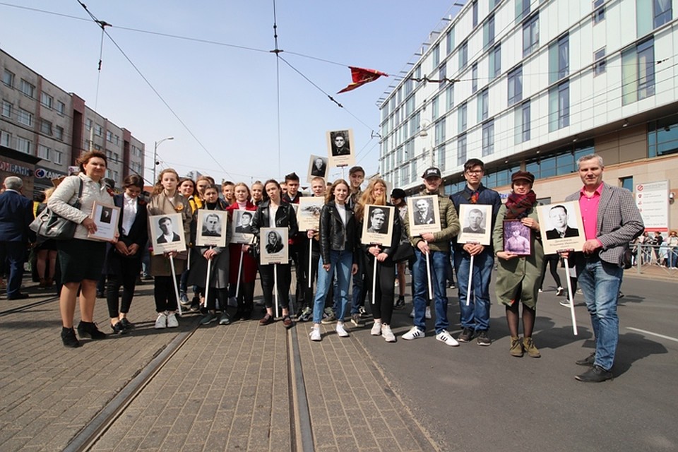 Шествие "Бессмертного полка" началось на улице Черняховского. Фото: Иван МАРКОВ