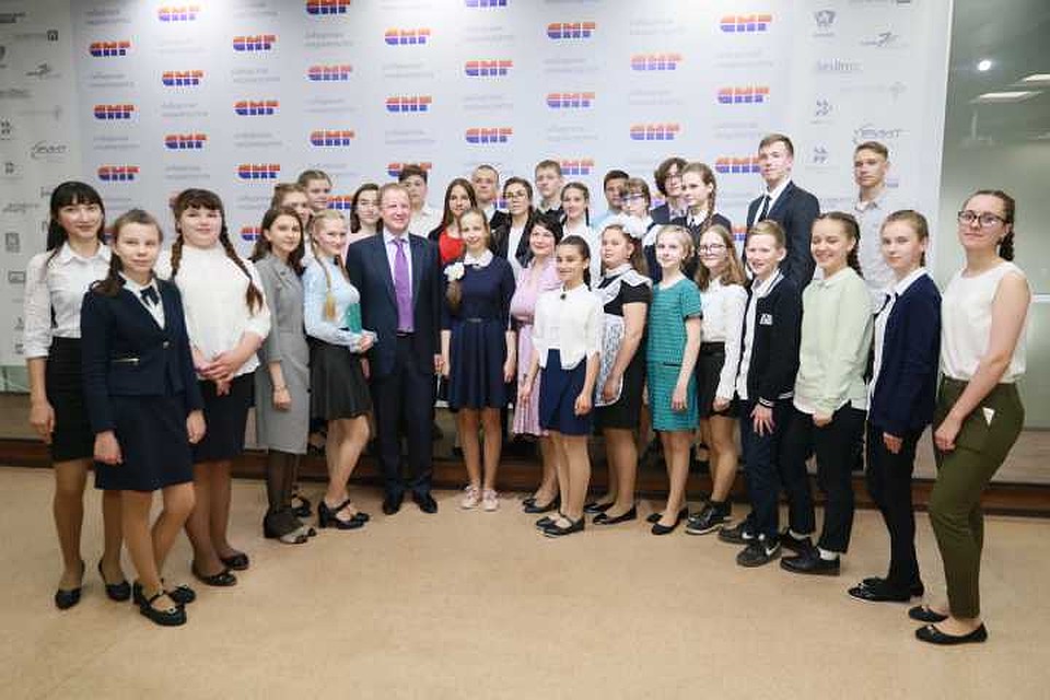 Награждение победителей проекта «Губернаторский дневник» Фото: Олег УКЛАДОВ