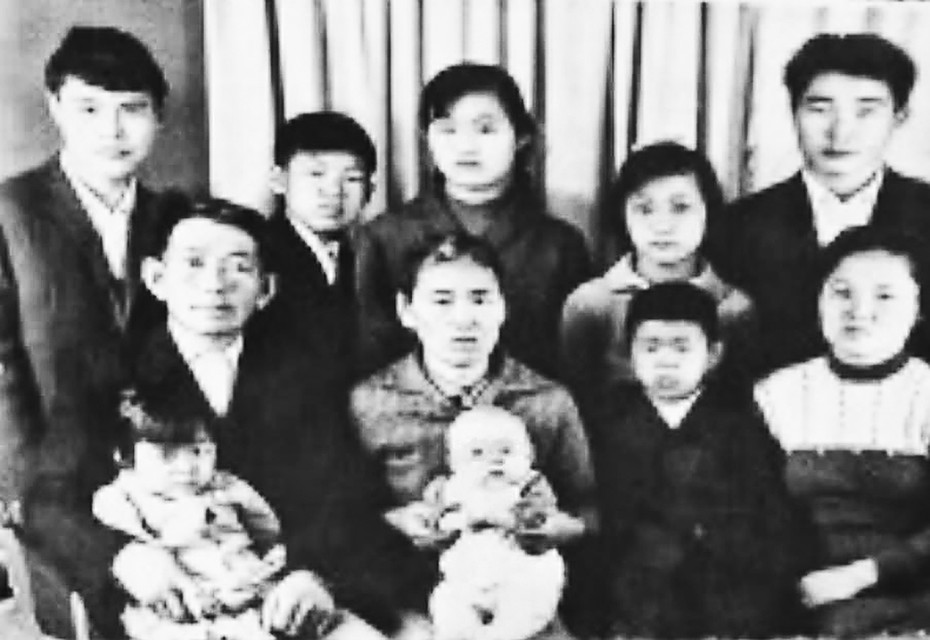 Кап Сок и Сун И с детьми. Фото: Из личного архива героя публикации