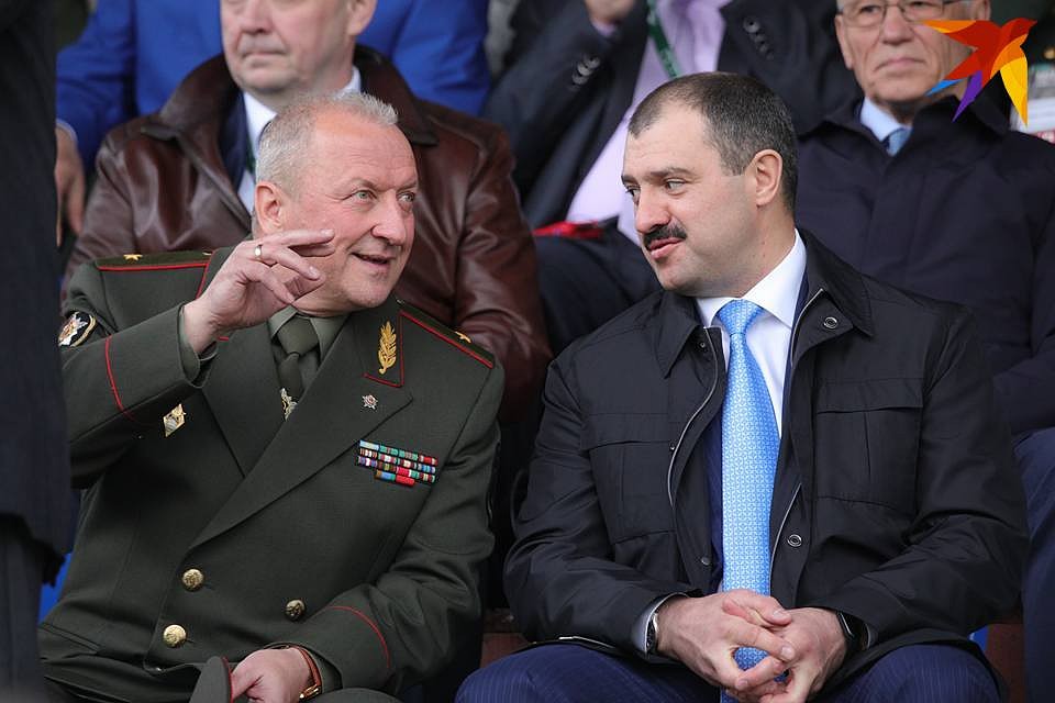 Начальник Генерального штаба Вооруженных Сил Республики Беларусь — первый заместитель Министра обороны Олег Белоконев и Виктор Лукашенко. Фото: Святослав ЗОРКИЙ