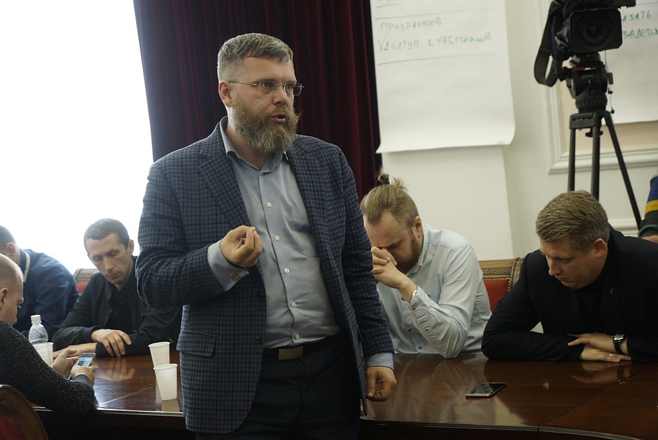 Вариант опроса защитники сквера считают попыткой обмана Фото: Алексей БУЛАТОВ