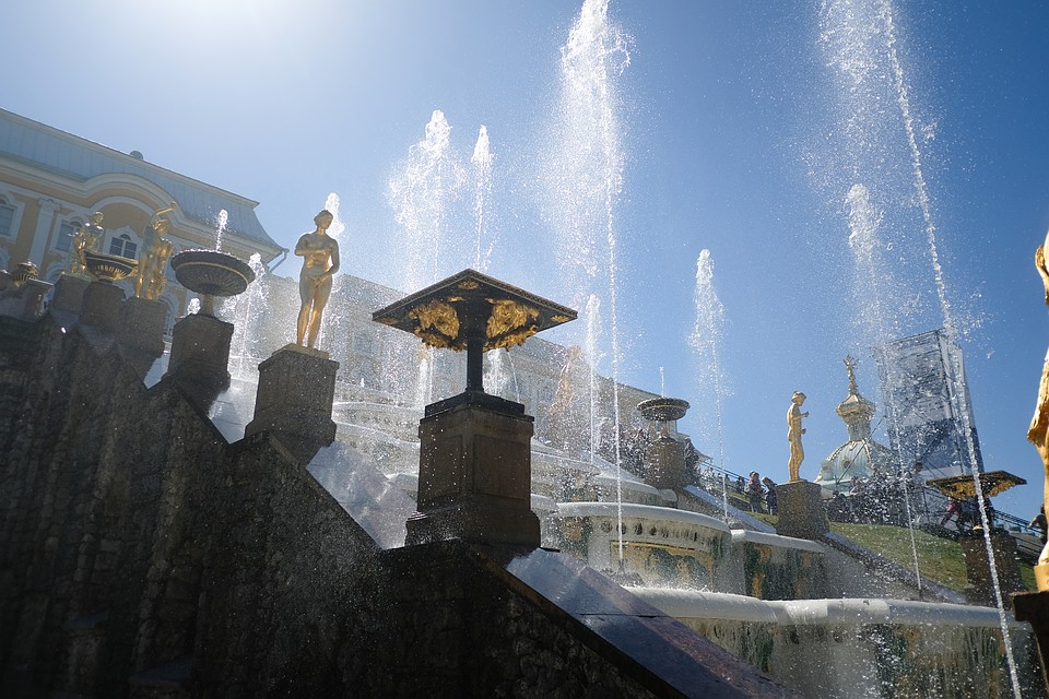 Праздник открытия фонтанов в Петергофе проходит ежегодно. Фото: Артем КИЛЬКИН