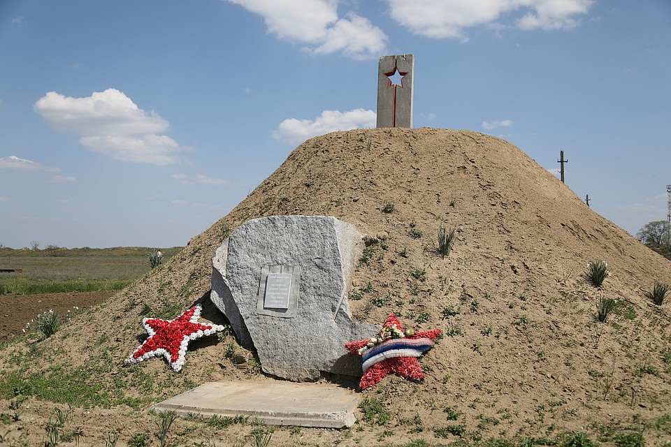 Мемориал "Казачье поле" в окрестностях Ачикулака