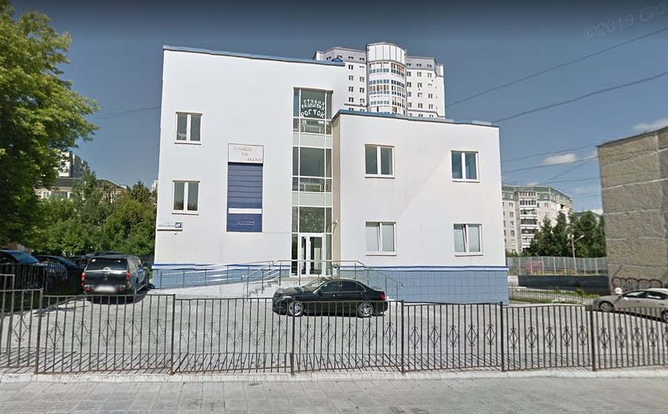 То самое здание. Возможно, горожане вовсе не предлагали его сносить, а просто указали адрес для ориентира. Фото: Google maps